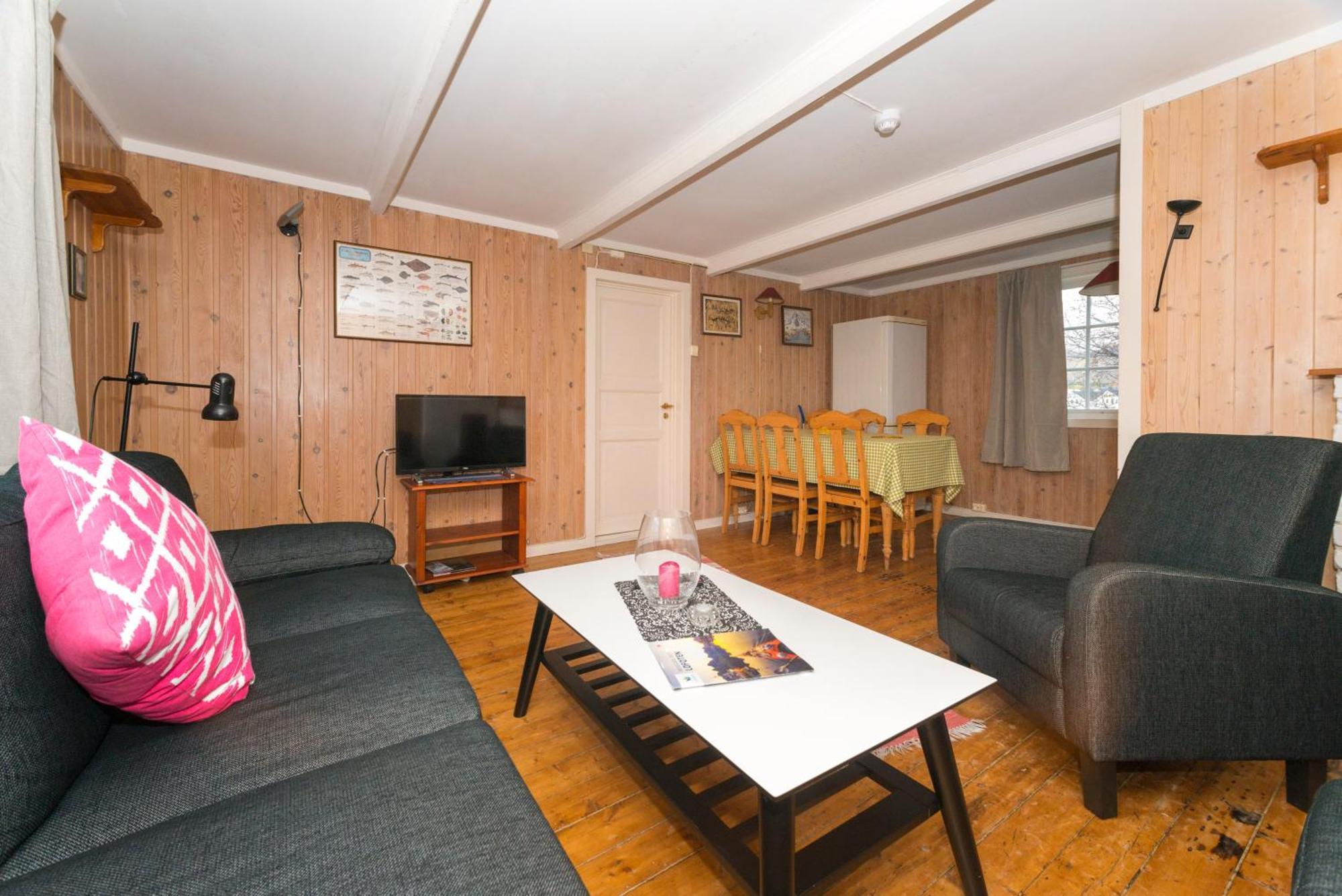 Statsbuene I Kabelvag Hotel Bagian luar foto