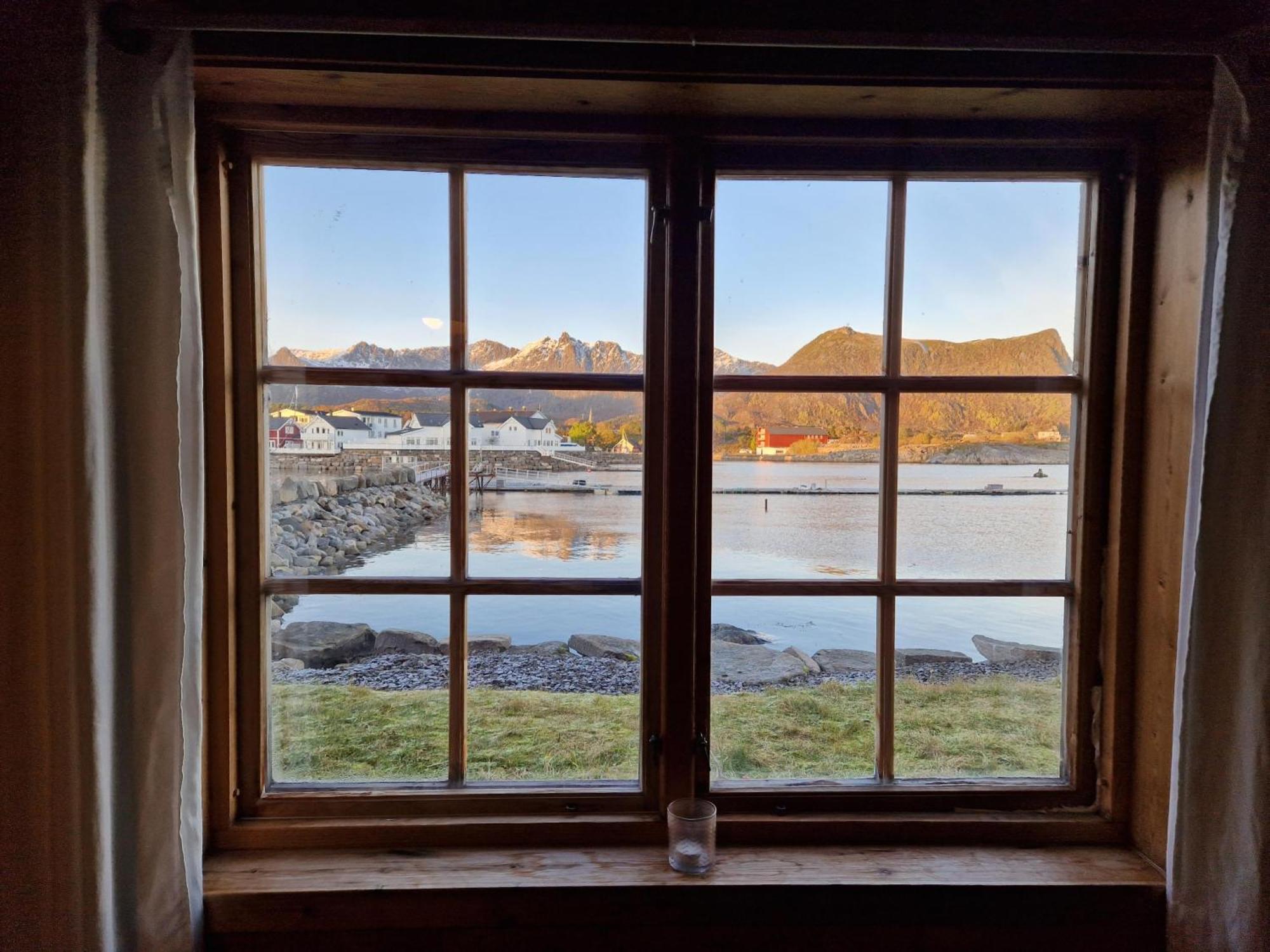 Statsbuene I Kabelvag Hotel Bagian luar foto
